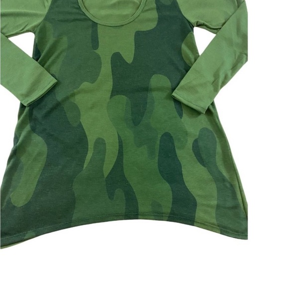 Go Couture Green Camo Print Relaxed Long Sleeve top - NWOT - Medium - Picture 15 of 15